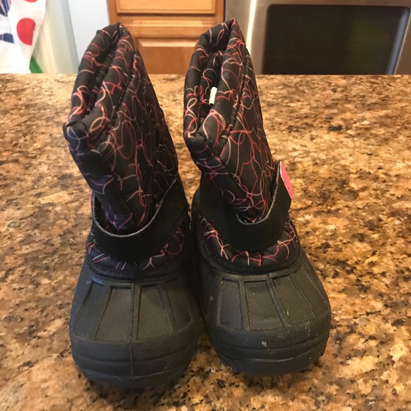 Little Girls Snow Boots - Size 5 - Picture 2 of 3